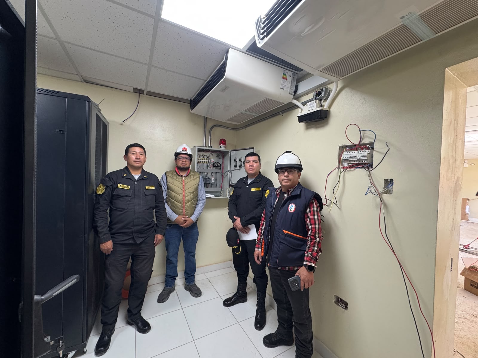 Sistema de climatización instalado en el Data Center de la Central de Emergencia 105, Ayacucho