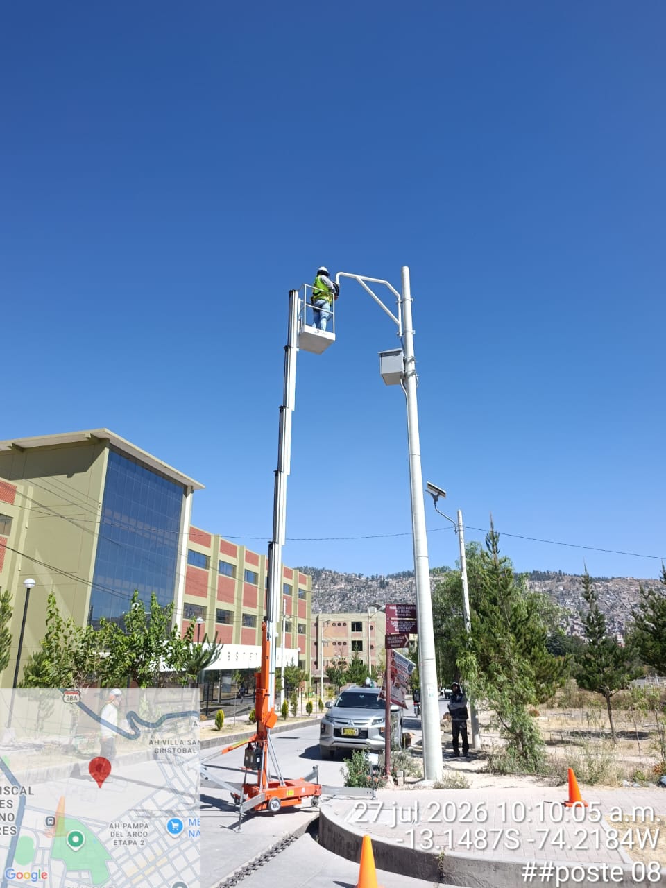 Cámara PTZ 4K instalada en el campus de la Universidad Nacional San Cristóbal de Huamanga